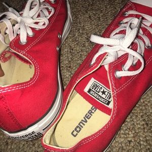 Unisex red low top converse